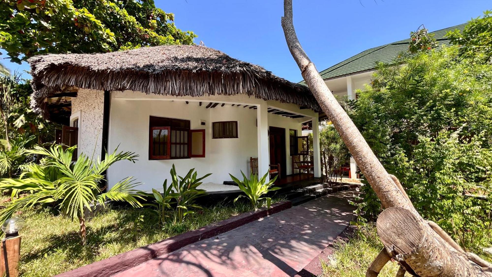 Tiki Beach Club & Resort (Adults Only) Bwejuu Exterior photo